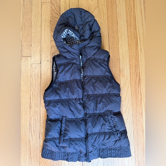 lululemon athletica Jackets & Blazers - lululemon athletica Women’s Size 6 Puffer Vest - Black